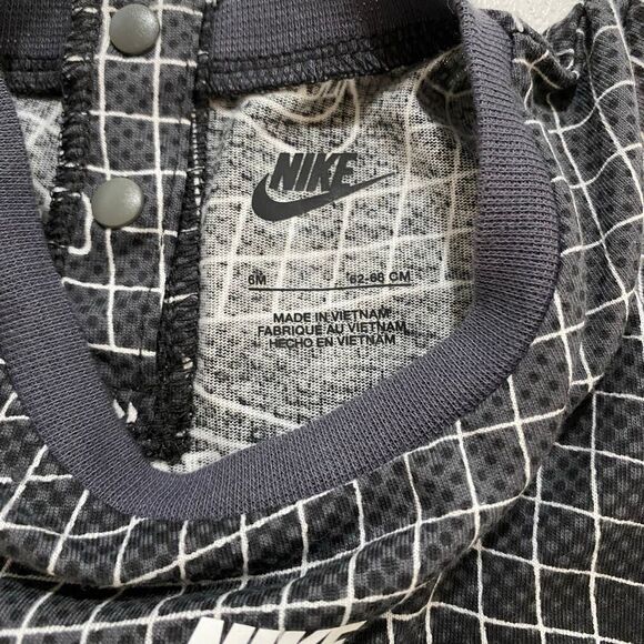 Nike Baby Romper 6M NWT β Iron Gray Grid Graphic One-Piece Bodysuit - Picture 3 of 4